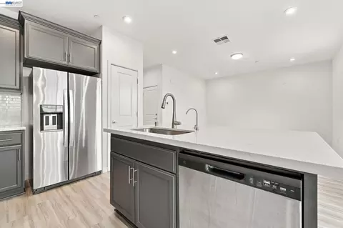Kitchen - 617 Whisper Ln, Pittsburg, CA 94565 photo 3 of 6