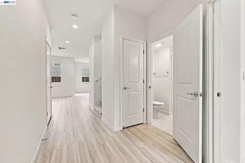 Entry Way - 617 Whisper Ln, Pittsburg, CA 94565 photo 2 of 3