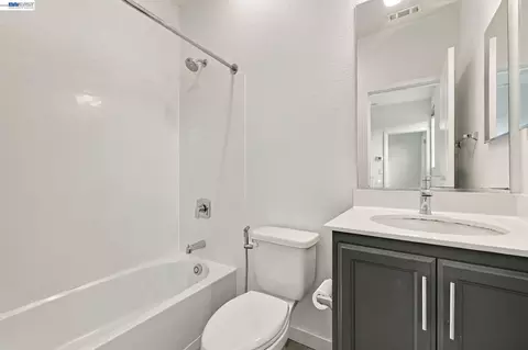 Bath - 617 Whisper Ln, Pittsburg, CA 94565 photo 6 of 6