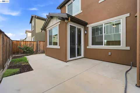 Exterior - 617 Whisper Ln, Pittsburg, CA 94565 photo 7 of 11