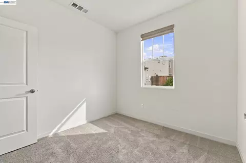 Bedroom - 617 Whisper Ln, Pittsburg, CA 94565 photo 1 of 18