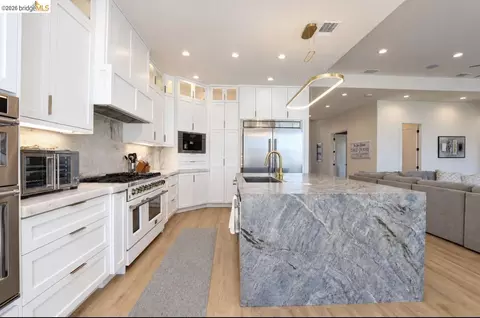 Kitchen - 3944 Lighthouse Pl, Discovery Bay, CA 94505 photo 3 of 4