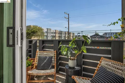 Exterior - 2229 Myrtle St, Oakland, CA 94607 photo 2 of 2