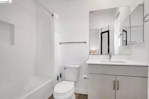 Bath - 2229 Myrtle St, Oakland, CA 94607 photo 4 of 4