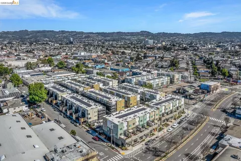 View/Area - 2229 Myrtle St, Oakland, CA 94607 photo 3 of 4