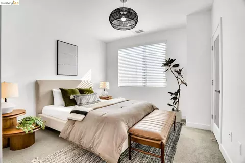 Bedroom - 2229 Myrtle St, Oakland, CA 94607 photo 1 of 7