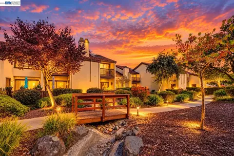 Exterior - 14407 Seagate Dr, San Leandro, CA 94577 photo 8 of 12