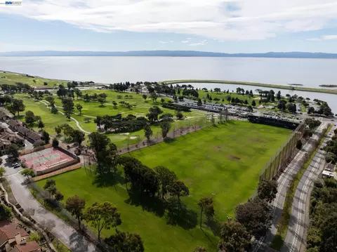 View/Area - 14407 Seagate Dr, San Leandro, CA 94577 photo 3 of 4