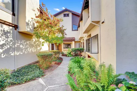 Exterior - 14407 Seagate Dr, San Leandro, CA 94577 photo 9 of 12