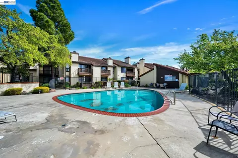 Exterior - 14407 Seagate Dr, San Leandro, CA 94577 photo 12 of 12