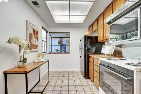 Kitchen - 14407 Seagate Dr, San Leandro, CA 94577 photo 3 of 3