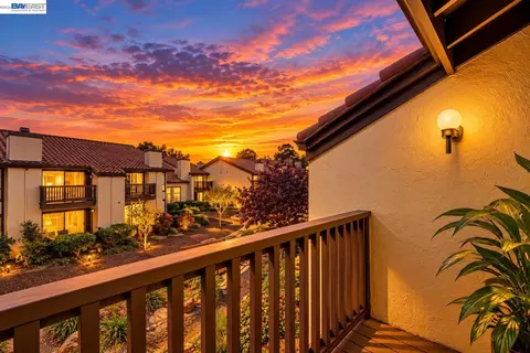 Exterior - 14407 Seagate Dr, San Leandro, CA 94577 photo 3 of 12