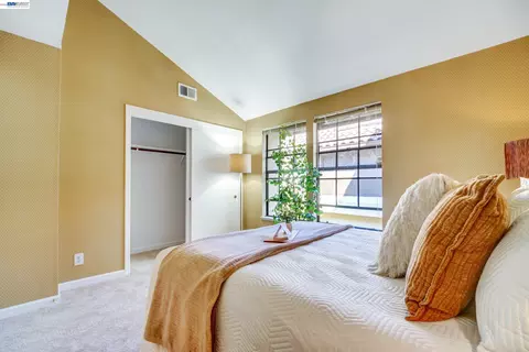 Bedroom - 14407 Seagate Dr, San Leandro, CA 94577 photo 2 of 4