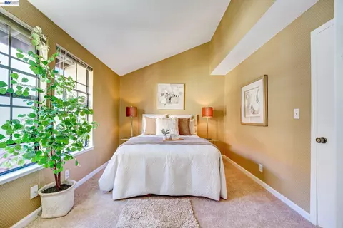 Bedroom - 14407 Seagate Dr, San Leandro, CA 94577 photo 1 of 4