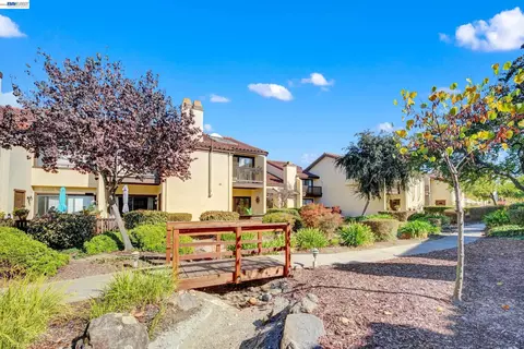 Exterior - 14407 Seagate Dr, San Leandro, CA 94577 photo 4 of 12