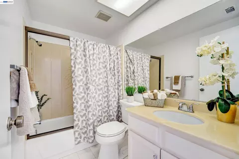 Bath - 14407 Seagate Dr, San Leandro, CA 94577 photo 2 of 5