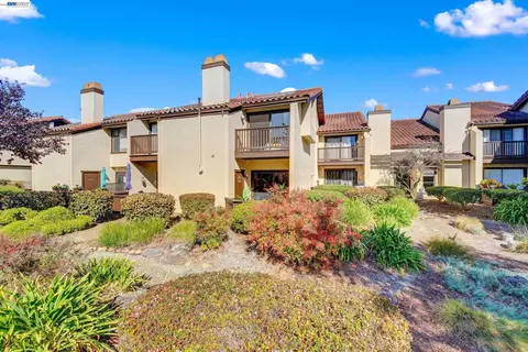 Exterior - 14407 Seagate Dr, San Leandro, CA 94577 photo 10 of 12