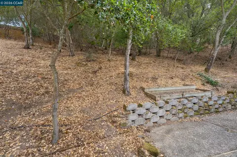 Exterior - 3471 Springhill Rd, Lafayette, CA 94549 photo 4 of 10