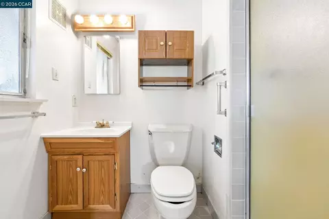 Bath - 3471 Springhill Rd, Lafayette, CA 94549 photo 3 of 6