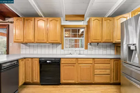 Kitchen - 3471 Springhill Rd, Lafayette, CA 94549 photo 2 of 3
