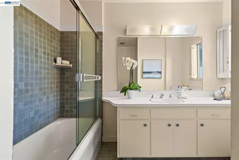 Bath - 1594 Le Roy Ave, Berkeley, CA 94708 photo 3 of 3