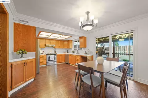 Dining - 6137 Bennington Dr, Newark, CA 94560 photo 2 of 3
