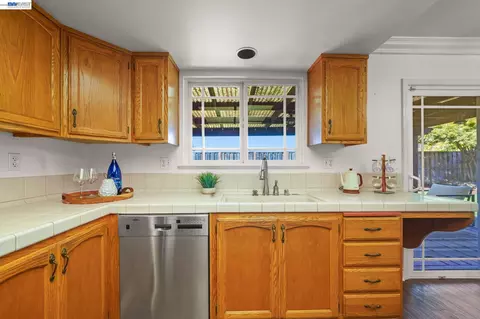 Kitchen - 6137 Bennington Dr, Newark, CA 94560 photo 3 of 4