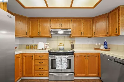 Kitchen - 6137 Bennington Dr, Newark, CA 94560 photo 2 of 4