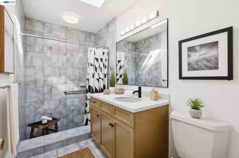 Bath - 1085 Sterling Ave, Berkeley, CA 94708 photo 3 of 3