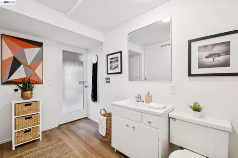 Bath - 1085 Sterling Ave, Berkeley, CA 94708 photo 1 of 3