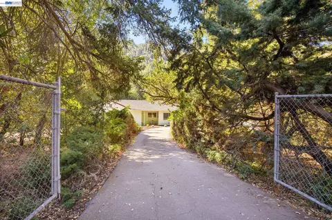 24227 Palomares Rd, Castro Valley, CA 94552