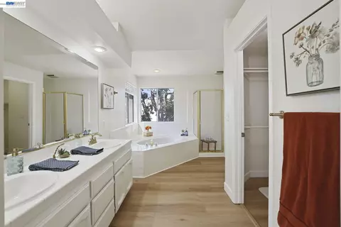 Bath - 3015 Savanna Dr, Tracy, CA 95377 photo 4 of 7