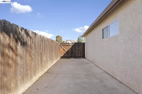 Exterior - 3015 Savanna Dr, Tracy, CA 95377 photo 3 of 7