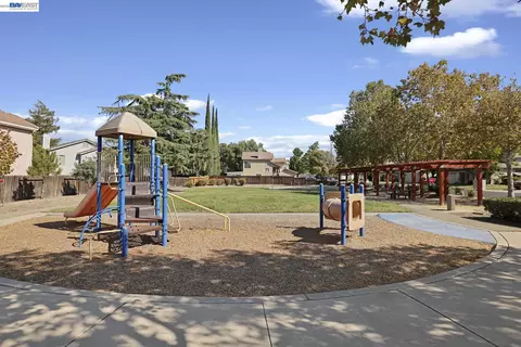 Exterior - 3015 Savanna Dr, Tracy, CA 95377 photo 7 of 7