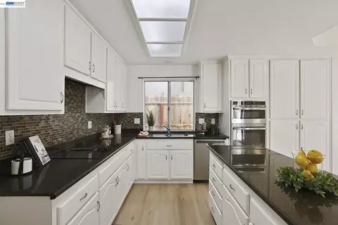 Kitchen - 3015 Savanna Dr, Tracy, CA 95377 photo 2 of 5