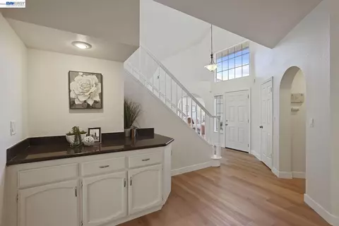 Entry Way - 3015 Savanna Dr, Tracy, CA 95377 photo 4 of 7