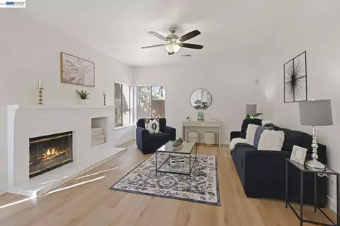Living - 3015 Savanna Dr, Tracy, CA 95377 photo 3 of 4