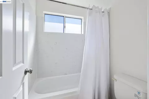 Bath - 3015 Savanna Dr, Tracy, CA 95377 photo 3 of 7