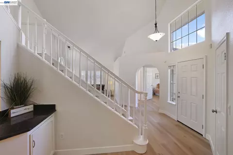 Entry Way - 3015 Savanna Dr, Tracy, CA 95377 photo 2 of 7