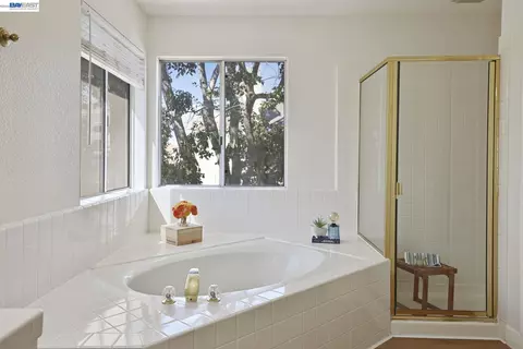 Bath - 3015 Savanna Dr, Tracy, CA 95377 photo 6 of 7