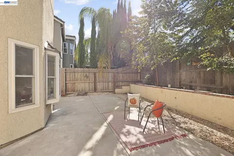 Exterior - 3015 Savanna Dr, Tracy, CA 95377 photo 6 of 7