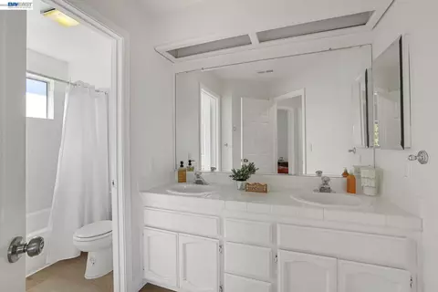 Bath - 3015 Savanna Dr, Tracy, CA 95377 photo 2 of 7