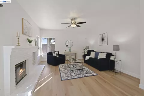 Living - 3015 Savanna Dr, Tracy, CA 95377 photo 2 of 4