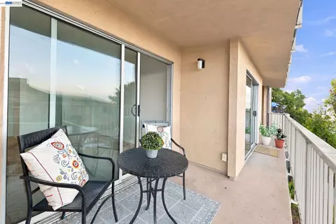 Exterior - 2 Panoramic Way #105, Berkeley, CA 94704 photo 3 of 5