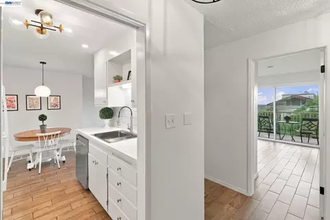 2 Panoramic Way #105, Berkeley, CA 94704