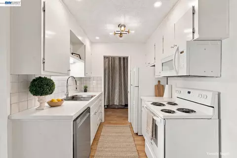 Kitchen - 2 Panoramic Way #105, Berkeley, CA 94704 photo 1 of 1