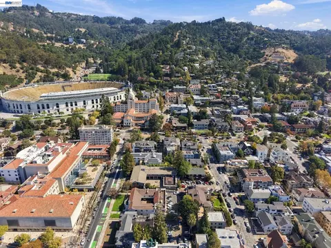 View/Area - 2 Panoramic Way #105, Berkeley, CA 94704 photo 8 of 9