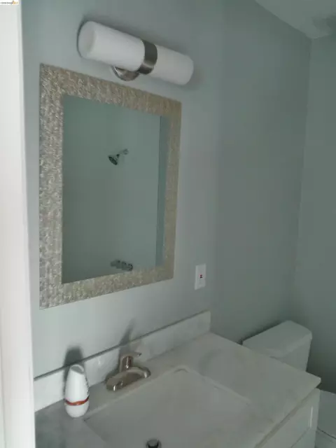 Bath - 325 Kitty Hawk Rd #304, Alameda, CA 94501 photo 5 of 5