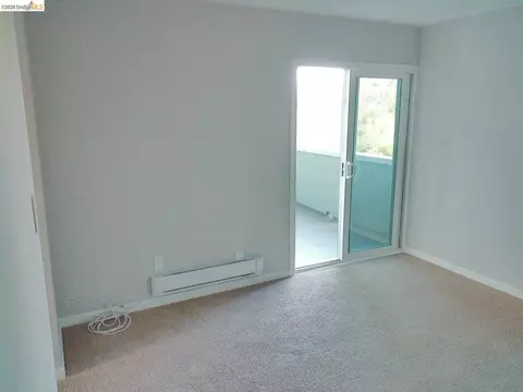 Bedroom - 325 Kitty Hawk Rd #304, Alameda, CA 94501 photo 1 of 5