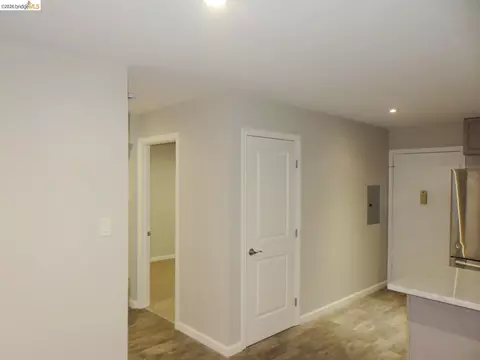 Entry Way - 325 Kitty Hawk Rd #304, Alameda, CA 94501 photo 1 of 1